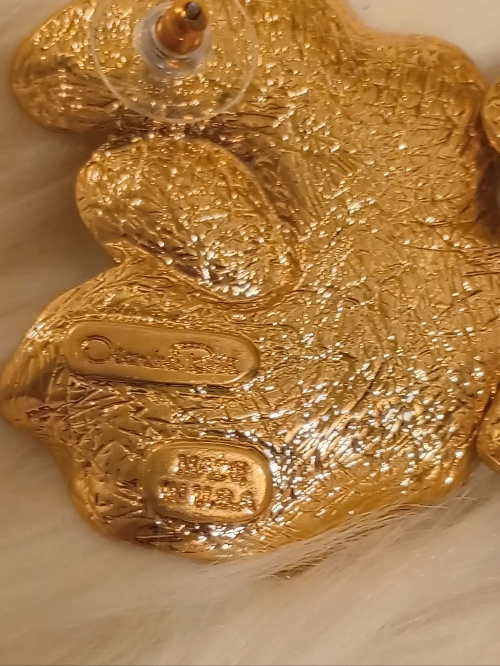 Oscar De La Renta Pearl Earrings - Picture 6 of 10